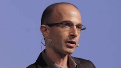 Israeli author Harari advises against consuming horrible images, videos of Hamas attacks. Here's why