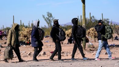 Thousands of migrants crossing Arizona border, Lukeville crossing closed indefinitely