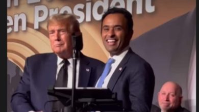 Donald Trump enters Mar-A-Lago with Vivek Ramaswamy and internet can't keep calm