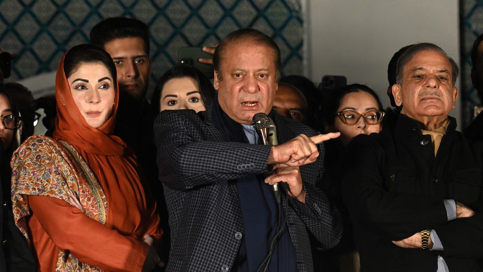 Pakistan deadlock: Nawaz Sharif a step closer to PM post as Bilawal Bhutto drops out of race