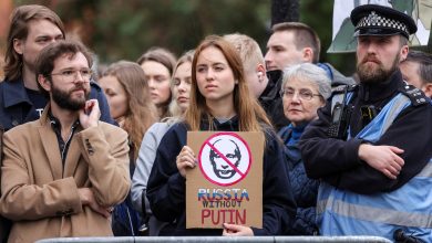 'Noon against Putin': Russians turn out to fulfil Navalny's 'last wish'