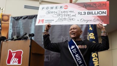 Cancer-stricken immigrant scoops $1.3 billion Powerball prize in Oregon