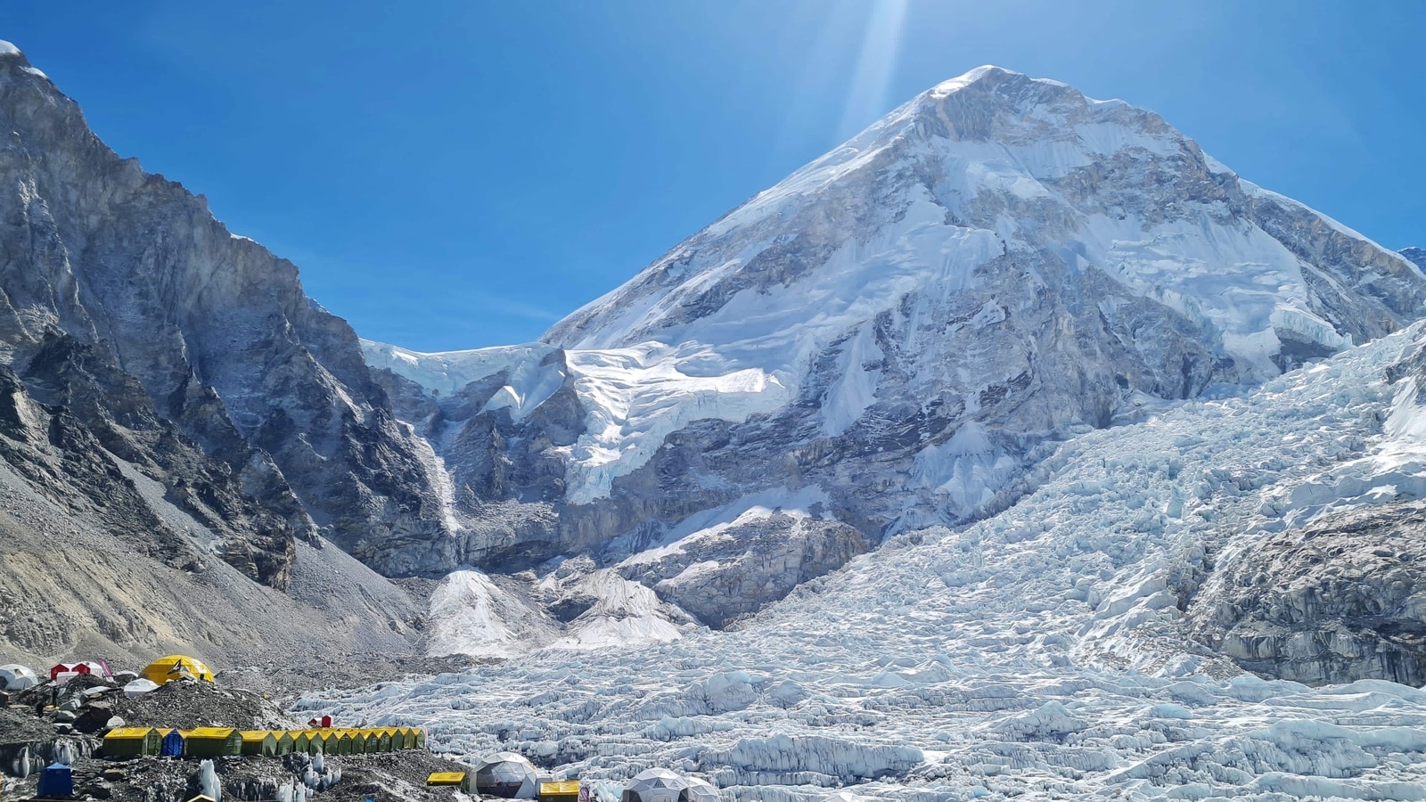 Nepal's Supreme Court orders limit on Mount Everest climbing permits 1 Nepal's Supreme Court orders limit on Mount Everest climbing permits