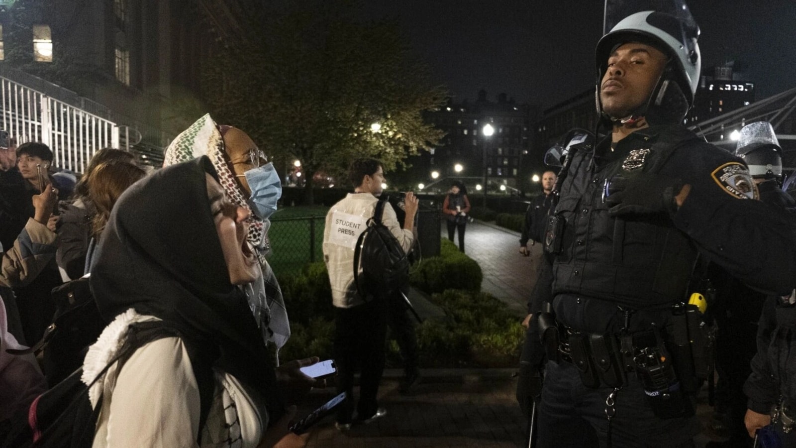New York City police officers enter NYU to dismantle tent encampment, arrest 13 anti-Israel protesters 1 New York City police officers enter NYU to dismantle tent encampment, arrest 13 anti-Israel protesters