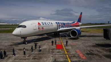 Delta's Boeing 757-200 declares emergency after nose landing gear issue