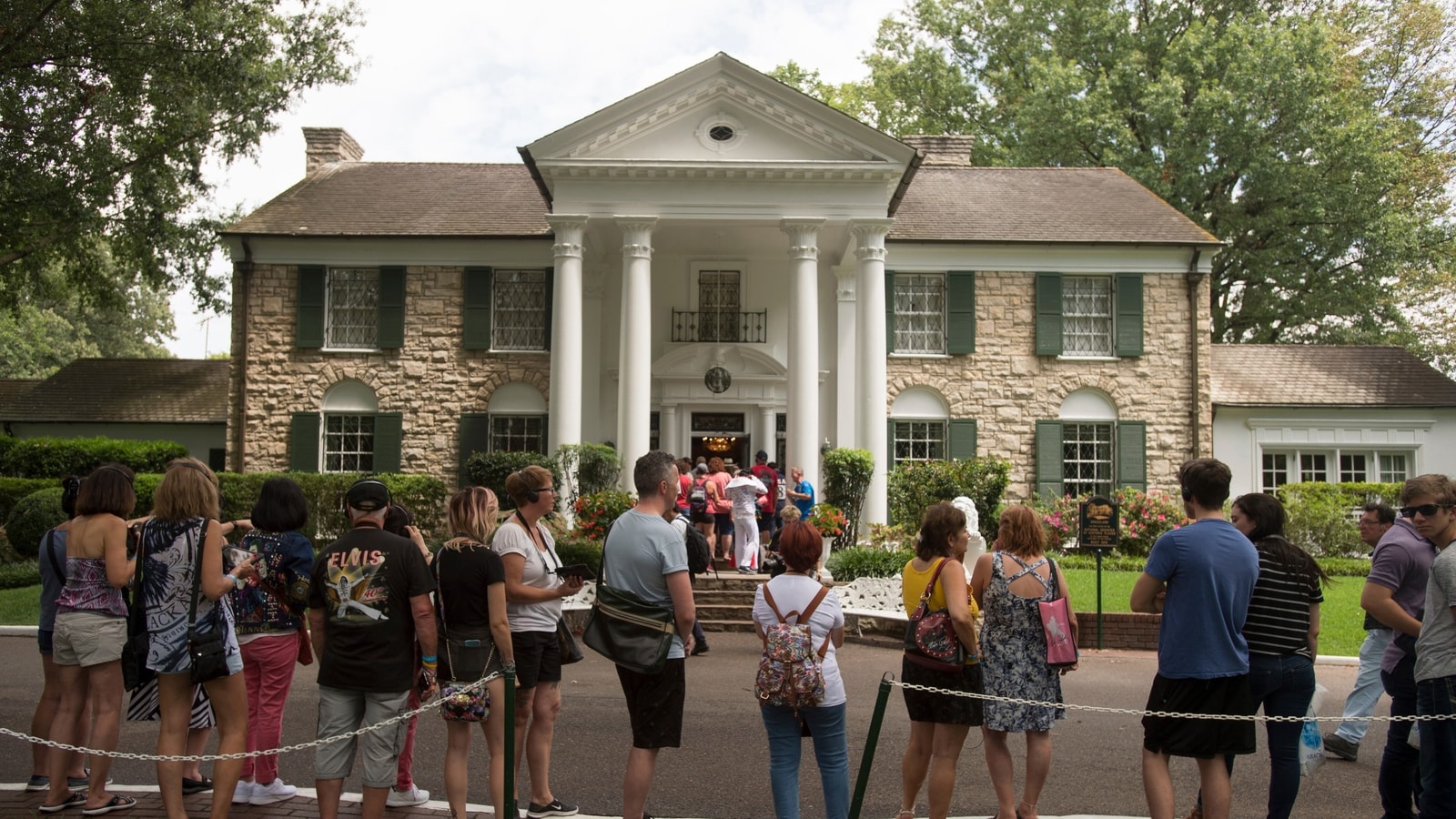 Tennessee judge blocks auction of Elvis Presley's iconic Graceland mansion