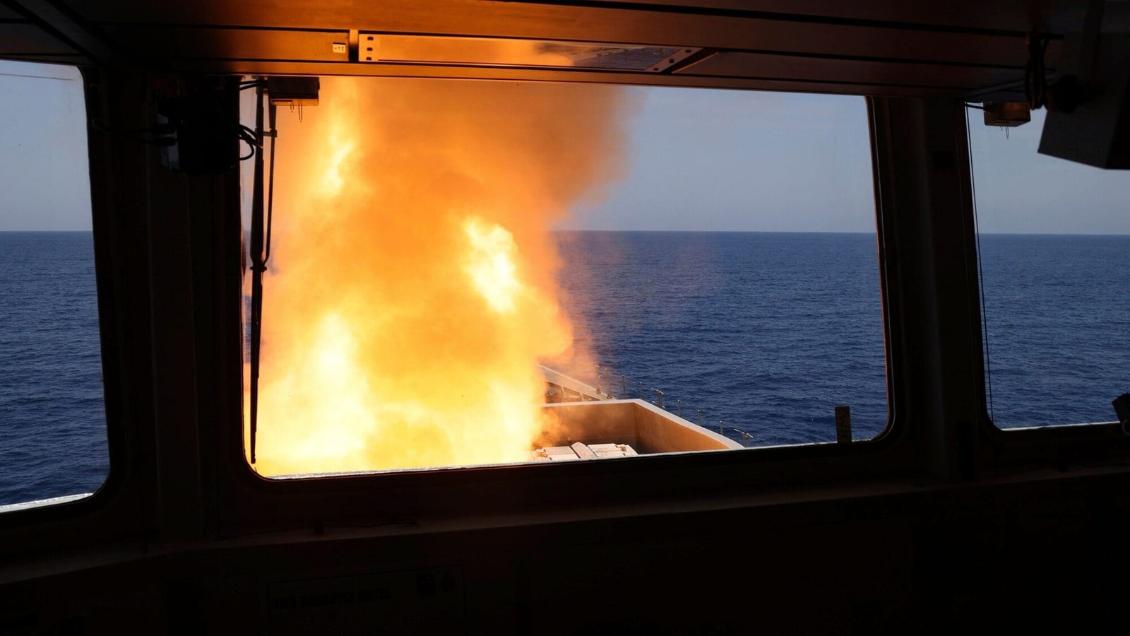 Yemen: Houthi rebels' missile strike sets fire to cargo ship, 1 injured 1 Yemen: Houthi rebels' missile strike sets fire to cargo ship, 1 injured