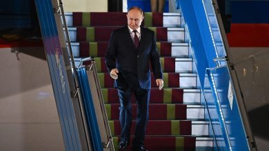 Putin signs deals with Vietnam in bid to shore up ties in Asia