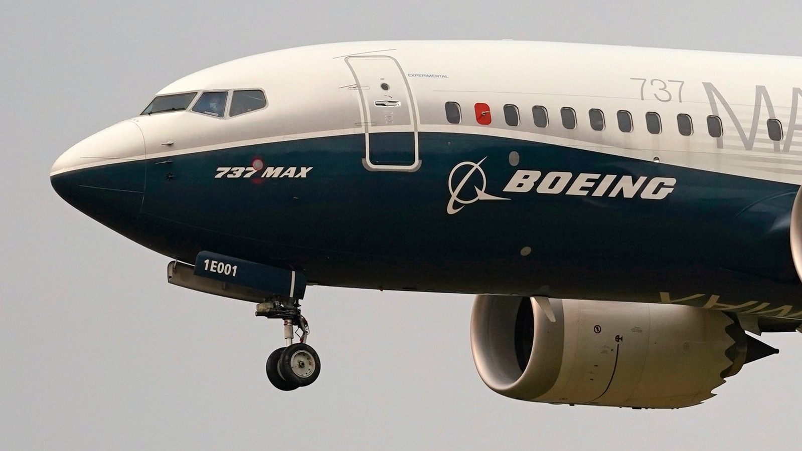 Boeing 737 engine reportedly sucked and killed an Iranian mechanic in a ghastly accident