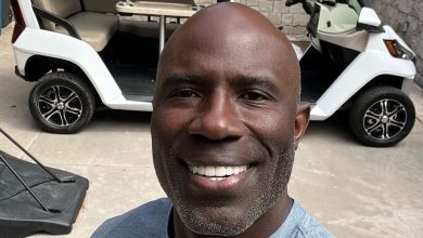 Hall of Fame Terrell Davis detained and handcuffed on United Airlines flight