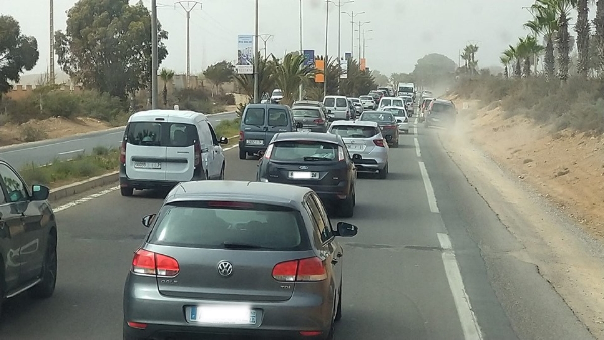 Holidaymakers Stuck in Traffic Jams Between Agadir and Taghazout 1 Embouteillages Entre Agadir et Taghazout