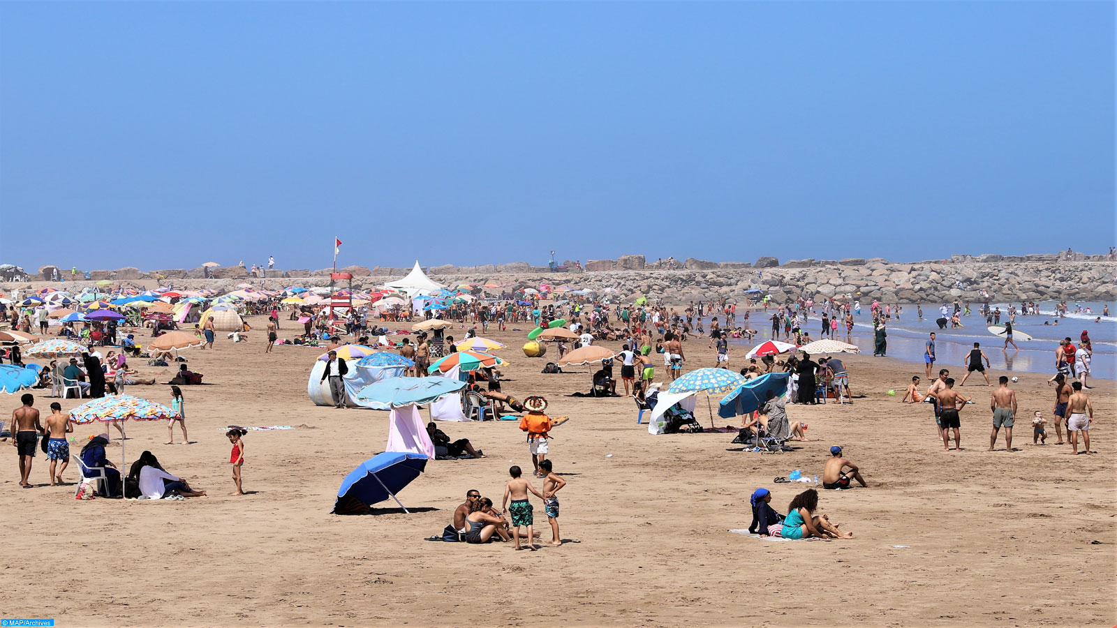 Tensions Escalate in Agadir Due to “Umbrellas” and Wild “Parking”