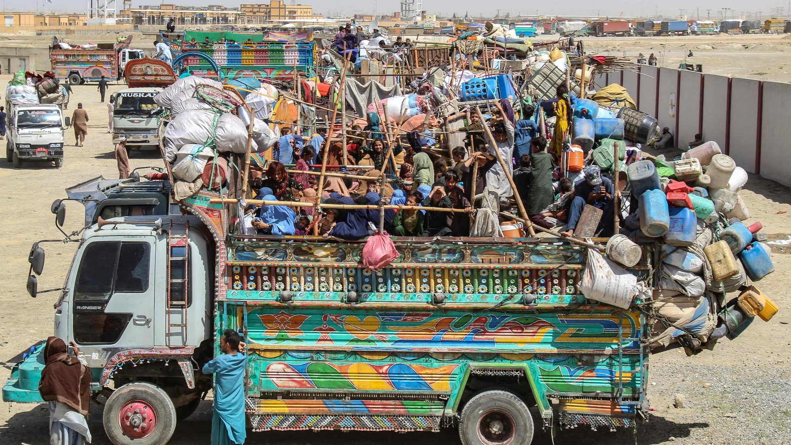 Over 860,000 Afghans left Pakistan since September 2023 1 Over 860,000 Afghans left Pakistan since September 2023