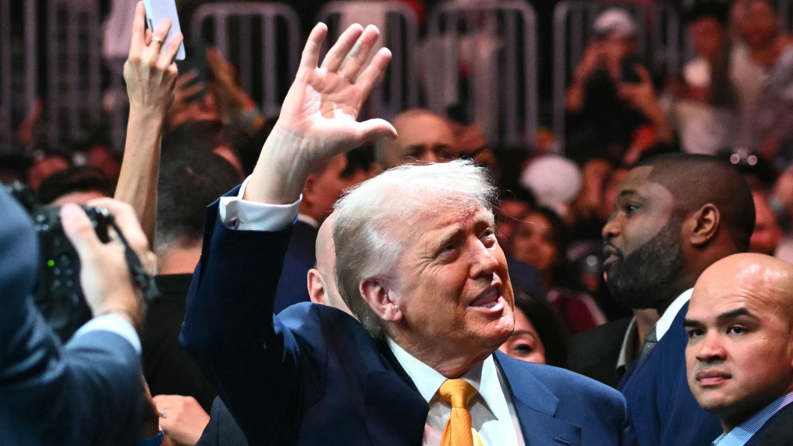 Donald Trump 'fully fit' to serve as commander in chief, says his doctor after physical test 1 Donald Trump 'fully fit' to serve as commander in chief, says his doctor after physical test