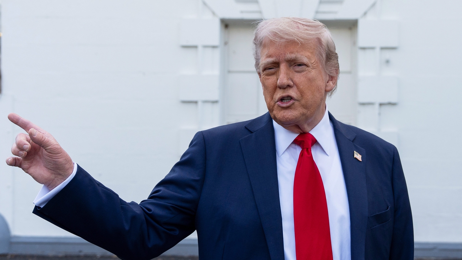 Donald Trump's dinner offer: Who are the top holders of his memecoin? 1 Donald Trump's dinner offer: Who are the top holders of his memecoin?