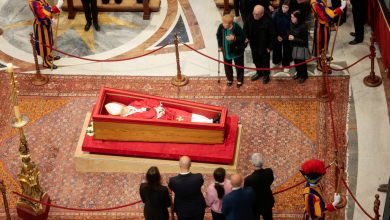 Outrage as mourners take smiling selfies with Pope Francis’ body: ‘Just plain disrespectful’