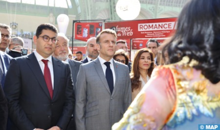 Macron Visits Moroccan Pavilion at Paris Book Festival, Hails Cultural Ties 1 Macron Visits Moroccan Pavilion at Paris Book Festival, Hails Cultural Ties