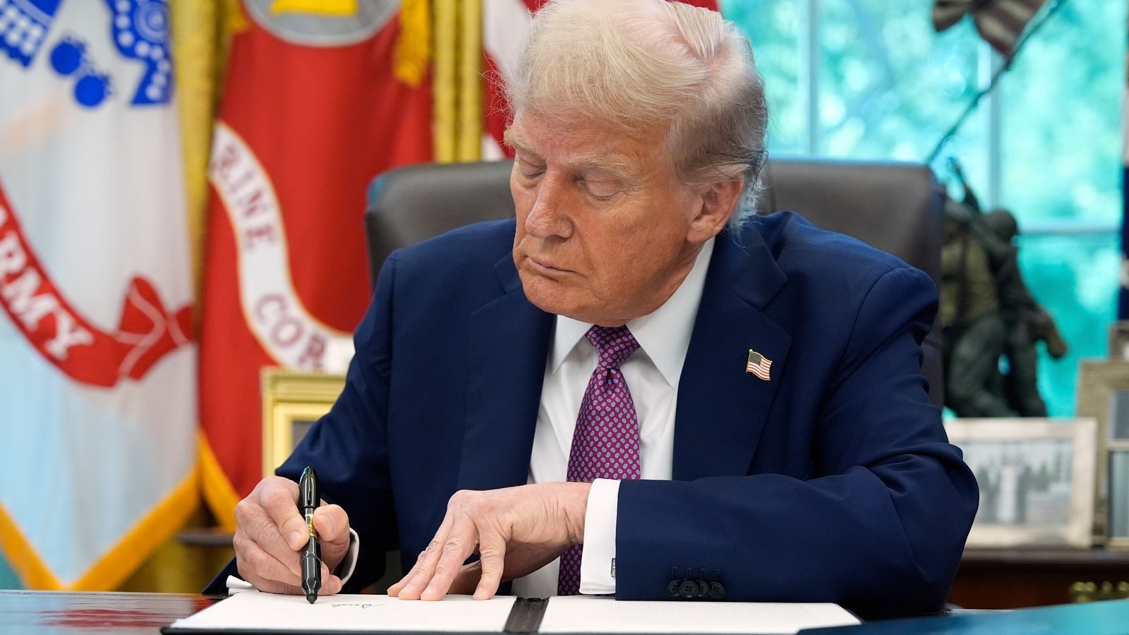 Trump's signature decoded amid ‘Epstein birthday note’ row: What experts see in POTUS' handwriting 1 Trump's signature decoded amid ‘Epstein birthday note’ row: What experts see in POTUS' handwriting