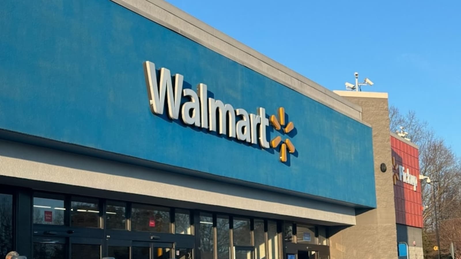 Durango shooting: 2 injured at Walmart on Camino Del Rio, police say scene contained