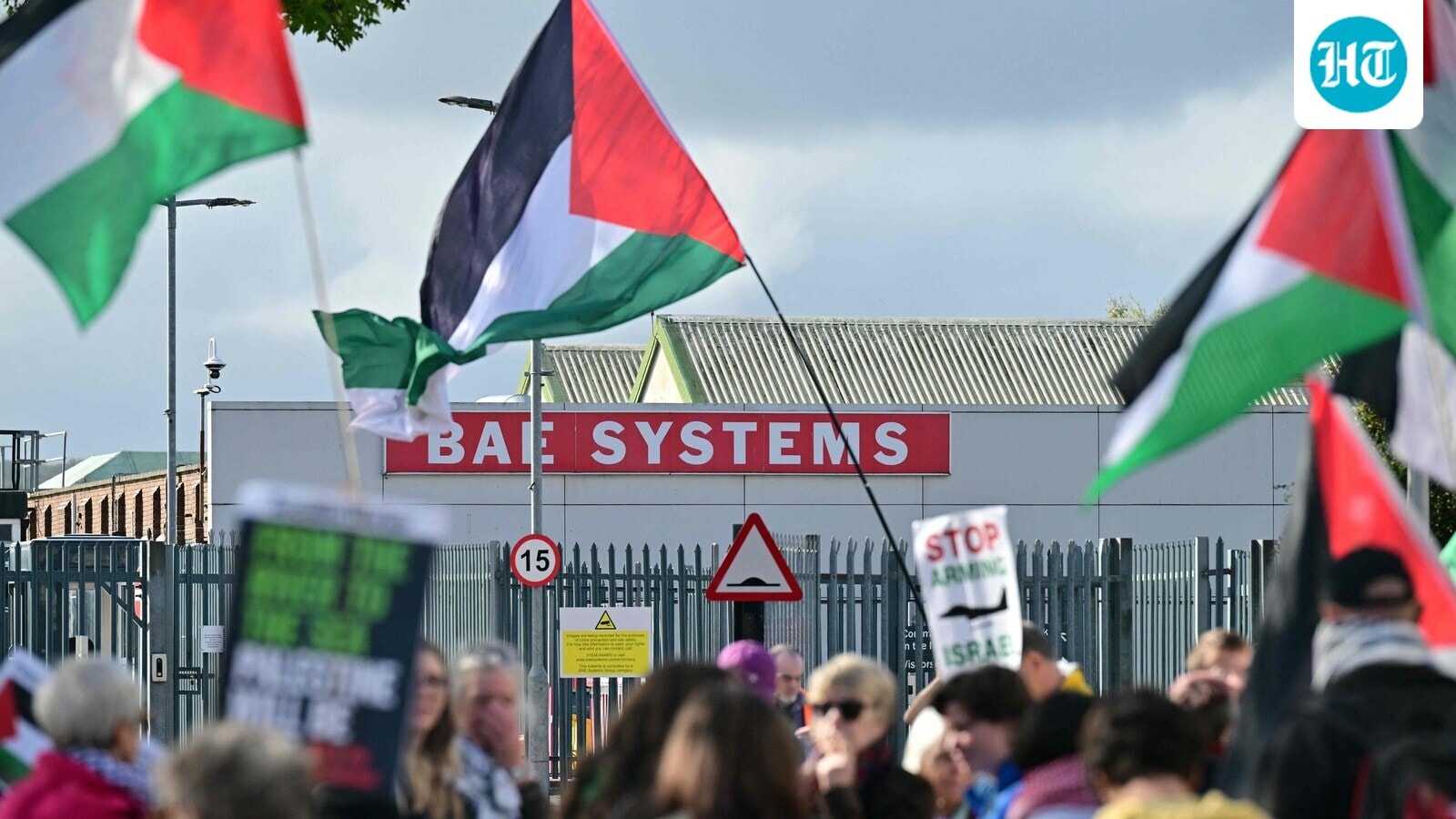 What is the 'first phase' of the Gaza ceasefire that Israel, Hamas agreed to? 1 What is the 'first phase' of the Gaza ceasefire that Israel, Hamas agreed to?